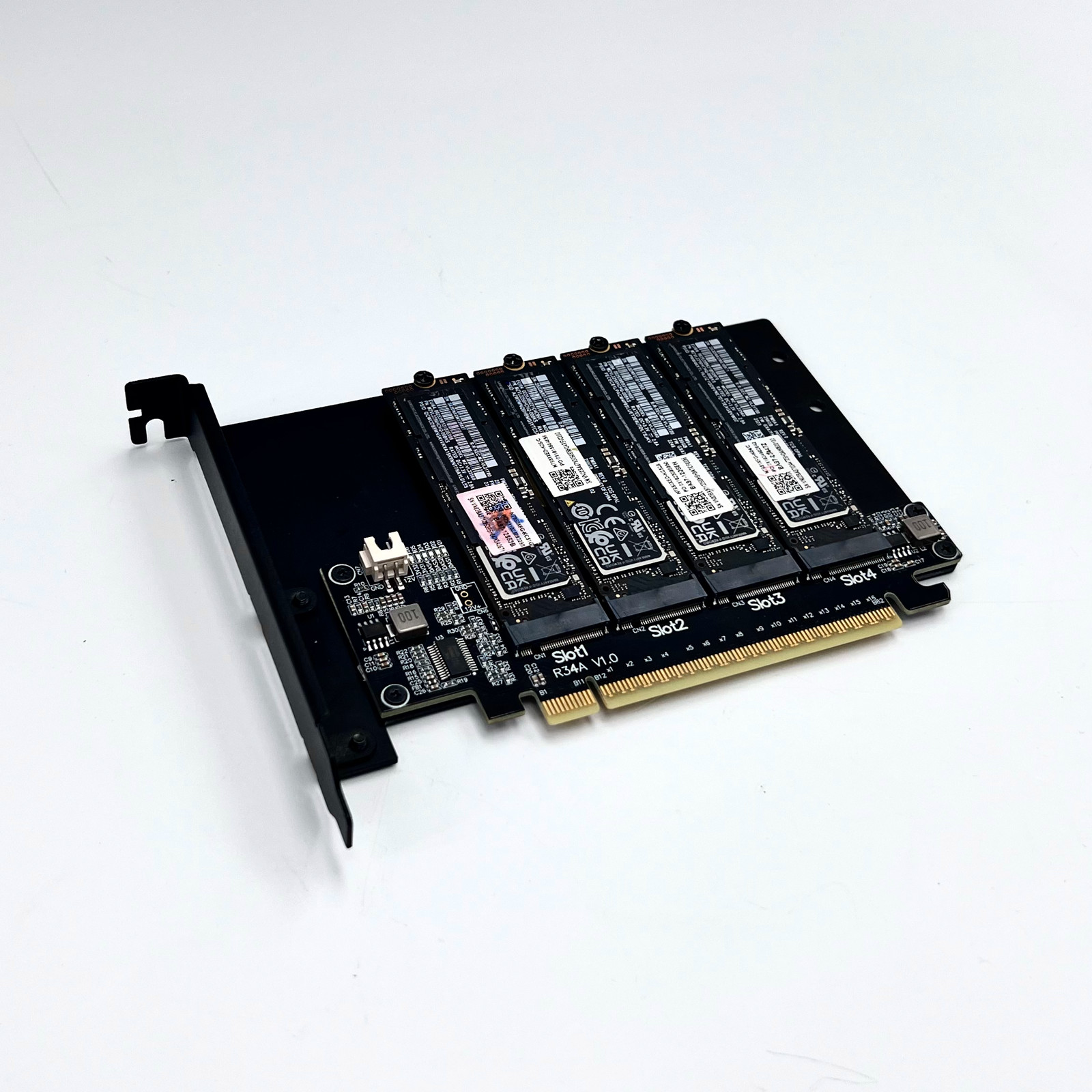 PCIe 5.0 x16 - クアッドM.2 NVMeアダプ - Quad M.2 Nvme Pcie Bifurcation Card のレビューと価格